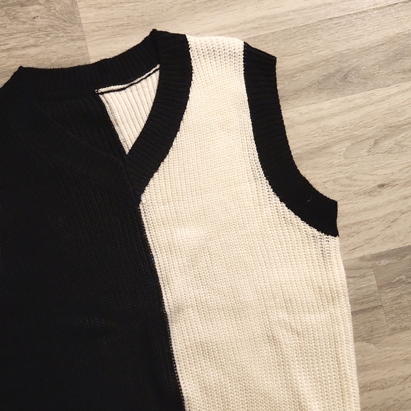 Brand new, cable knit sweater vest size small black white - Picture 2 of 3